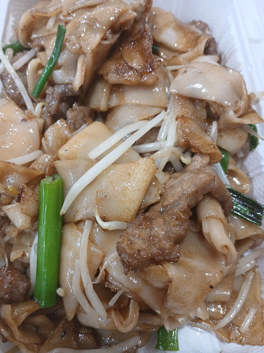 Fresh Beef Chow Fun 干炒牛河